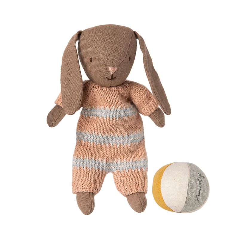 Kaninbaby med bold - Støvet rosa